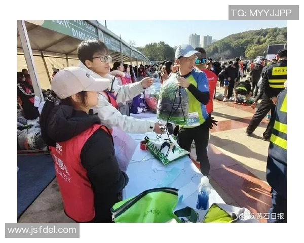 2025黄石半程马拉松发布奖牌和服装,2139名志愿者为赛事供给服务